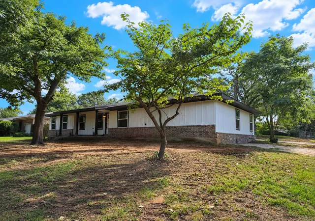 Photo 2 of Single family home for sale at 721 Norwood Dr, Hurst, TX 76053 | MLS# 21329548 | Listing updated on 2026-10-07