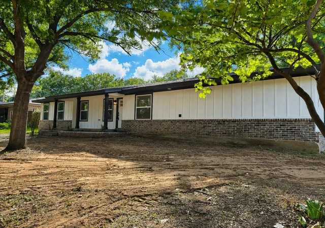 Photo 3 of Single family home for sale at 721 Norwood Dr, Hurst, TX 76053 | MLS# 21329548 | Listing updated on 2026-10-07