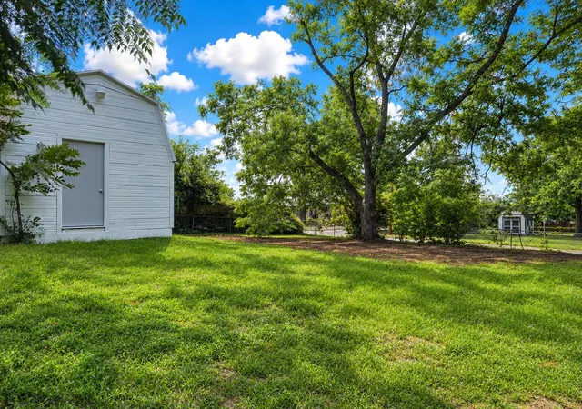 Photo 4 of Single family home for sale at 721 Norwood Dr, Hurst, TX 76053 | MLS# 21329548 | Listing updated on 2026-10-07