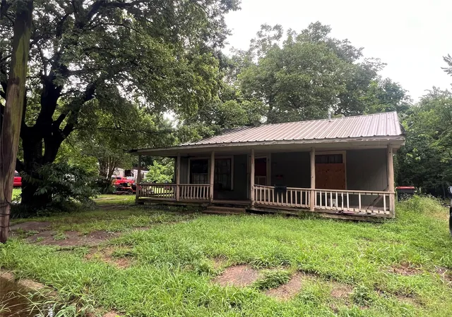 Homes for sale in Paris, TX | 1049 3Rd St Se, Paris, TX 75460 | MLS# 21335524