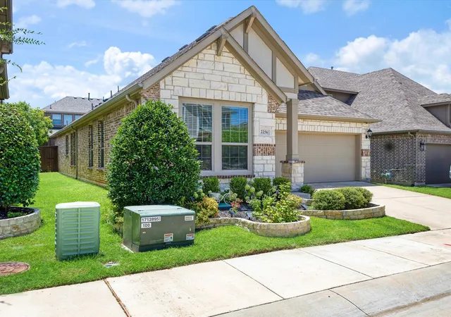 Photo 4 of Single family home for sale at 2256 Briar Ridge Trl, Carrollton, TX 75010 | MLS# 21335526 | Listing updated on 2026-07-22