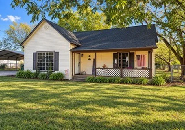 Photo 2 of Single family home for sale at 102 E 14th St, Joshua, TX 76058 | MLS# 21334952 | Listing updated on 2026-10-06