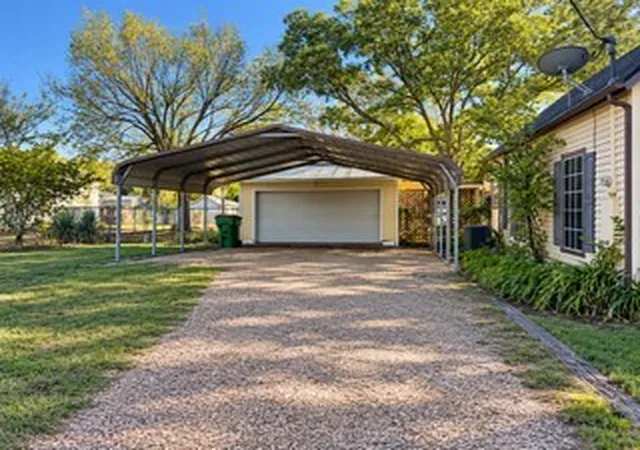 Photo 3 of Single family home for sale at 102 E 14th St, Joshua, TX 76058 | MLS# 21334952 | Listing updated on 2026-10-06