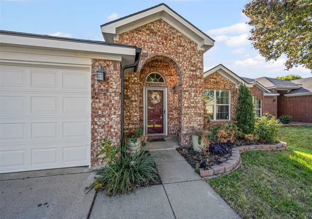 Photo 2 of Single family home for sale at 1436 Broken Spoke Ct, Fort Worth, TX 76131 | MLS# 21335542 | Listing updated on 2026-08-18