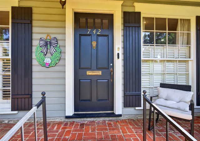 Photo 3 of Single family home for sale at 742 Erie St, Shreveport, LA 71106 | MLS# 21335547 | Listing updated on 2026-08-27