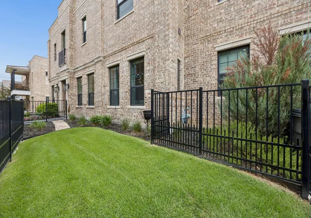 Listing Photo 4 - Condo for sale in building located at 302 Nursery Ln, Fort Worth, TX 76114 - Unit #104