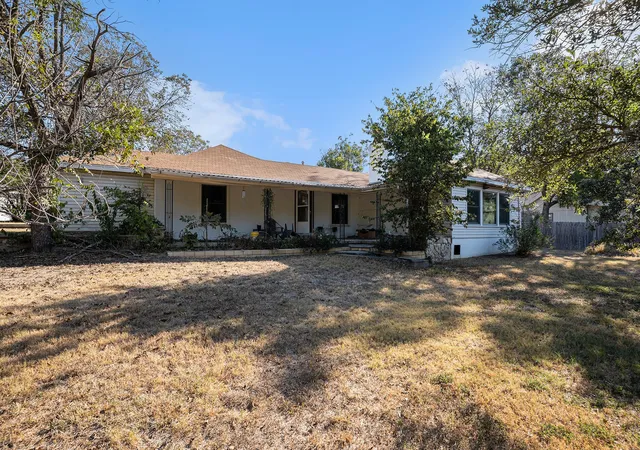 Photo 2 of Single family home for sale at 116 Lakeshore Trl, Whitney, TX 76692 | MLS# 21335575 | Listing updated on 2026-07-20