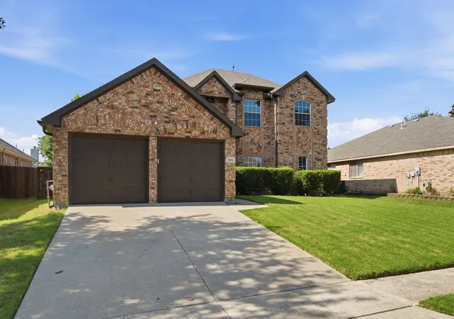 Photo 2 of Sale Pending at 305 Ravenna Rd, Lake Dallas, TX 75065 | MLS# 21320380 | Listing updated on 2026-10-04