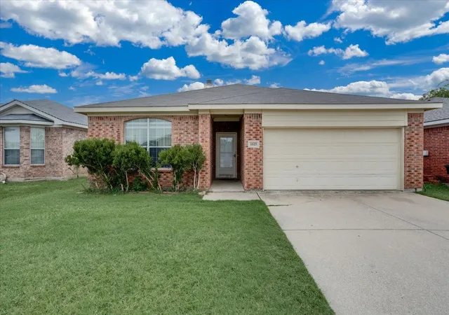 Photo 1 of Single family home for sale at 1025 Mckavett Dr, Fort Worth, TX 76140 | MLS# 21329672 | Listing updated on 2026-09-03