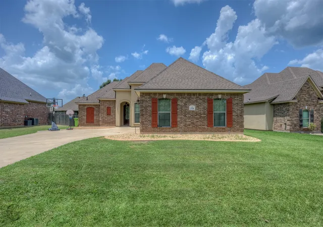 Photo 1 of Single family home for sale at 2728 Caplis Sligo Plantation Dr, Bossier City, LA 71112 | MLS# 21329928 | Listing updated on 2026-08-24