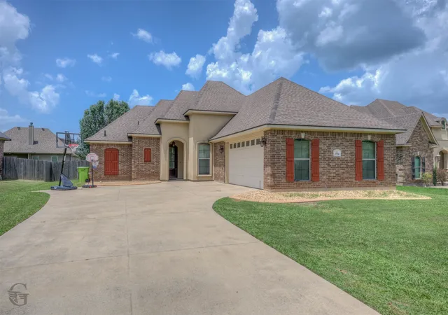 Photo 3 of Single family home for sale at 2728 Caplis Sligo Plantation Dr, Bossier City, LA 71112 | MLS# 21329928 | Listing updated on 2026-08-24