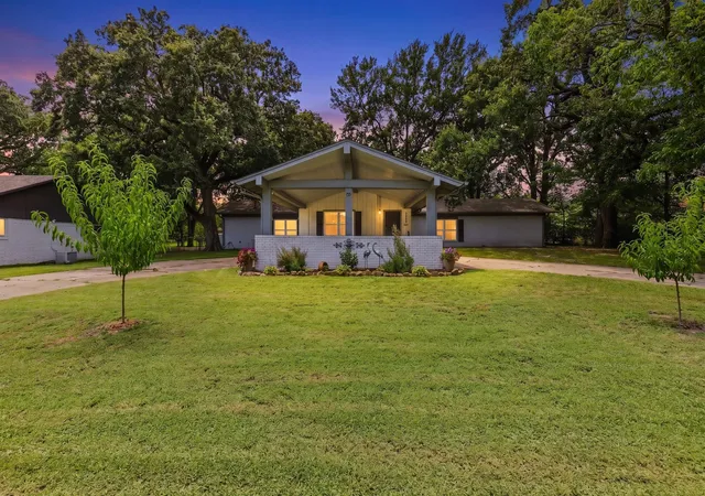 Photo 1 of Single family home for sale at 3007 Tanglewood Dr, Commerce, TX 75428 | MLS# 21292919 | Listing updated on 2026-08-28