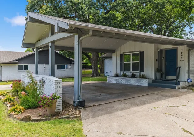 Photo 3 of Single family home for sale at 3007 Tanglewood Dr, Commerce, TX 75428 | MLS# 21292919 | Listing updated on 2026-08-28