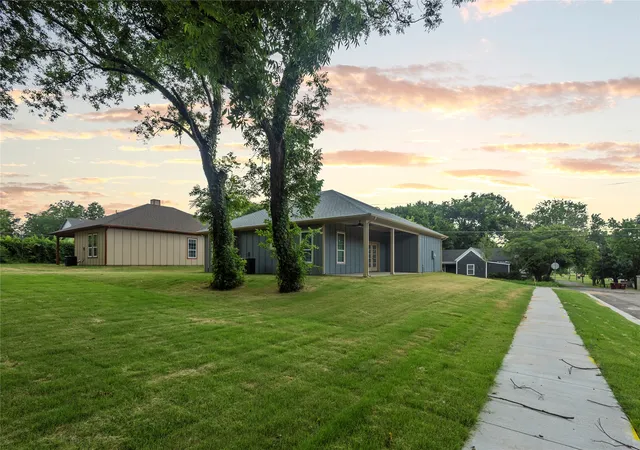 Photo 26 of Single family home for sale at 401 S 4th St, Bonham, TX 75418 | MLS# 21335685 | Listing updated on 2026-07-30