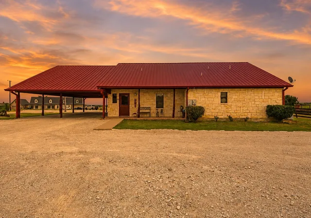 Photo 1 of Single family home for sale at 1590 Lawlis Ln, Sanger, TX 76266 | MLS# 21335711 | Listing updated on 2026-07-20
