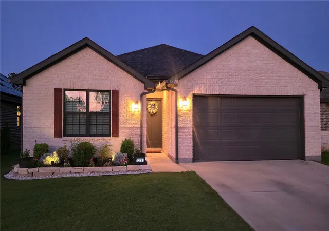 Photo 2 of Single family home for sale at 1320 Oak Vly, Denton, TX 76209 | MLS# 21332721 | Listing updated on 2026-08-22