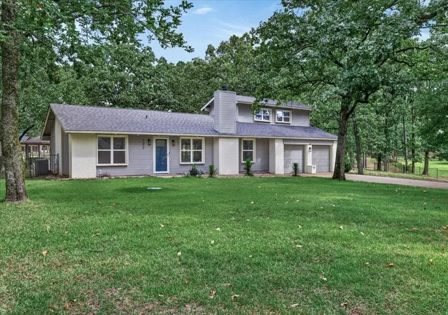 Photo 1 of Single family home for sale at 127 Pinnacle Club Dr, Mabank, TX 75156 | MLS# 21335584 | Listing updated on 2026-08-17