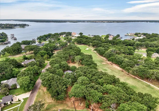 Photo 3 of Single family home for sale at 127 Pinnacle Club Dr, Mabank, TX 75156 | MLS# 21335584 | Listing updated on 2026-08-17