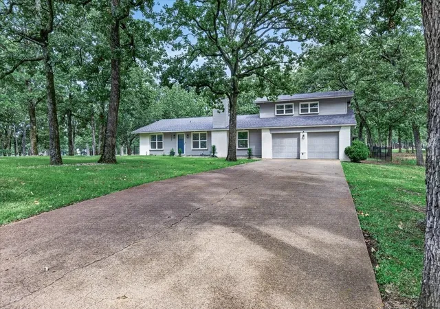 Photo 4 of Single family home for sale at 127 Pinnacle Club Dr, Mabank, TX 75156 | MLS# 21335584 | Listing updated on 2026-08-17