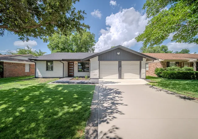 Photo 1 of Sale Pending at 2607 Eastridge Dr, Mesquite, TX 75150 | MLS# 21335764 | Listing updated on 2026-08-09