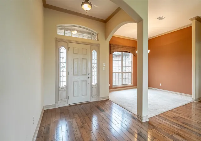 Photo 3 of Single family home for sale at 2300 E Emerald Bend Ct, Granbury, TX 76049 | MLS# 21331453 | Listing updated on 2026-07-20