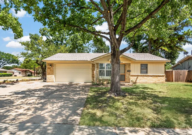 Photo 2 of Single family home for sale at 3009 W 11th St, Irving, TX 75060 | MLS# 21335812 | Listing updated on 2026-08-29