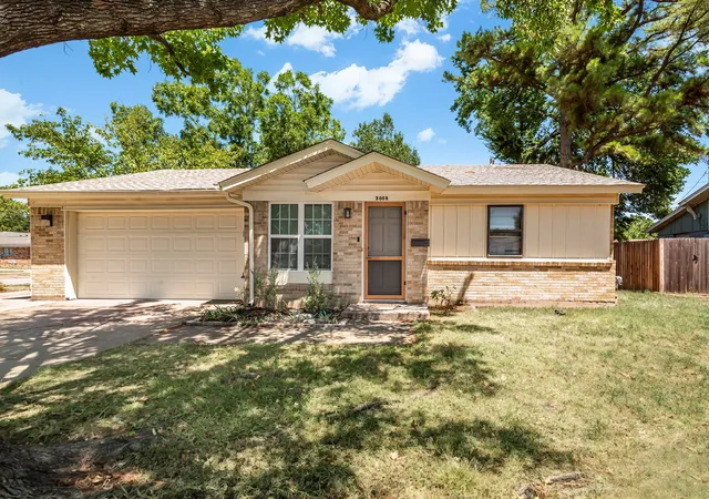 Photo 3 of Single family home for sale at 3009 W 11th St, Irving, TX 75060 | MLS# 21335812 | Listing updated on 2026-08-29