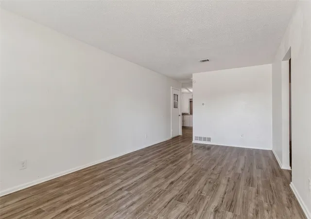 Photo 4 of Single family home for sale at 3009 W 11Th St, Irving, TX 75060 | MLS# 21335812 | Listing updated on 2026-08-29