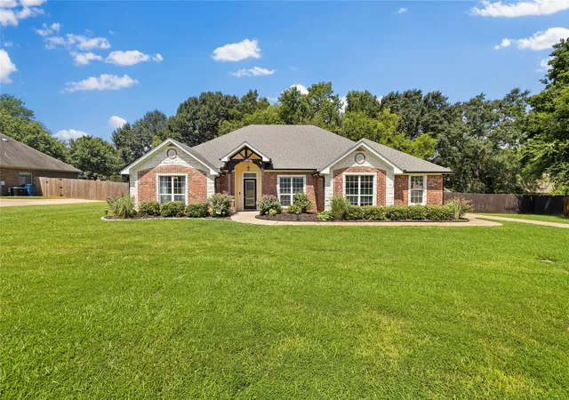 Photo 1 of Single family home for sale at 209 Morningstar Dr, Longview, TX 75605 | MLS# 21335814 | Listing updated on 2026-08-27