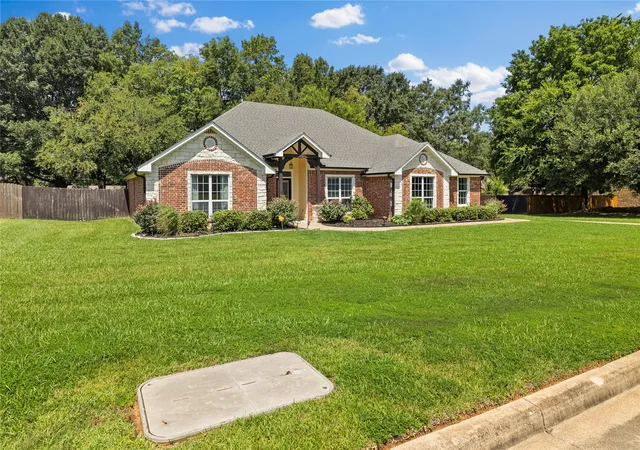 Photo 4 of Single family home for sale at 209 Morningstar Dr, Longview, TX 75605 | MLS# 21335814 | Listing updated on 2026-08-27