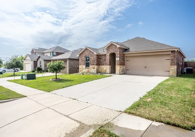 Photo 2 of Single family home for sale at 709 Alton Dr, Aubrey, TX 76227 | MLS# 21335790 | Listing updated on 2026-08-22