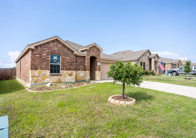 Photo 3 of Single family home for sale at 709 Alton Dr, Aubrey, TX 76227 | MLS# 21335790 | Listing updated on 2026-08-22