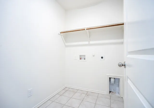 Photo 3 of Single family home for sale at 709 Alton Dr, Aubrey, TX 76227 | MLS# 21335790 | Listing updated on 2026-10-01