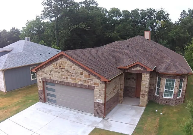 Photo 3 of Single family home for sale at 403 S 4th St, Bonham, TX 75418 | MLS# 21335690 | Listing updated on 2026-08-09