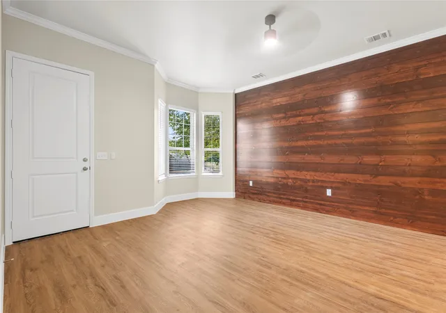 Photo 2 of Single family home for sale at 613 S 5th St, Bonham, TX 75418 | MLS# 21335697 | Listing updated on 2026-08-07