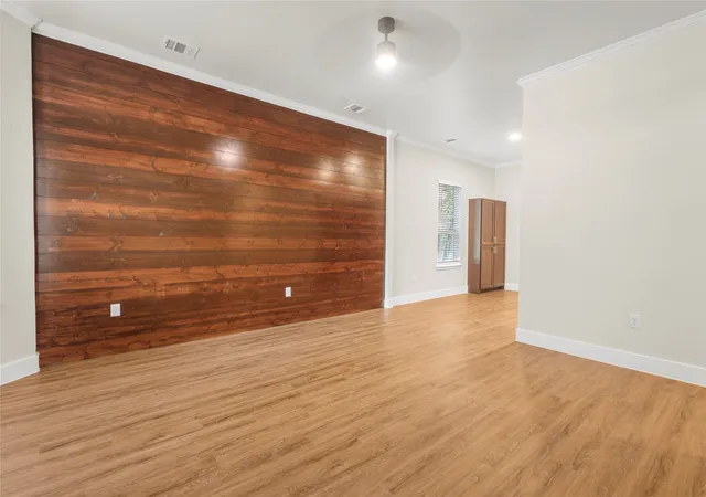 Photo 3 of Single family home for sale at 613 S 5Th St, Bonham, TX 75418 | MLS# 21335697 | Listing updated on 2026-08-07