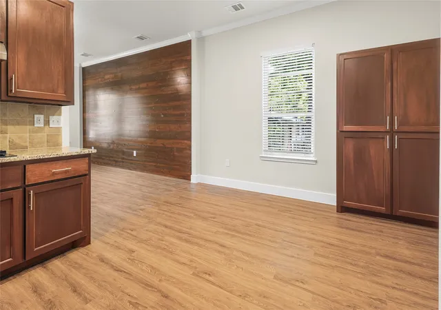 Photo 4 of Single family home for sale at 613 S 5Th St, Bonham, TX 75418 | MLS# 21335697 | Listing updated on 2026-08-07