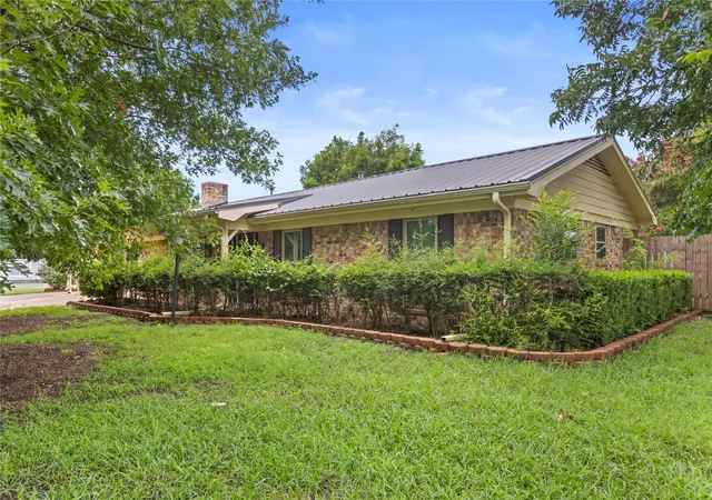 3rd image of 1101 14Th St, Honey Grove, TX 75446 | MLS# 21333478
