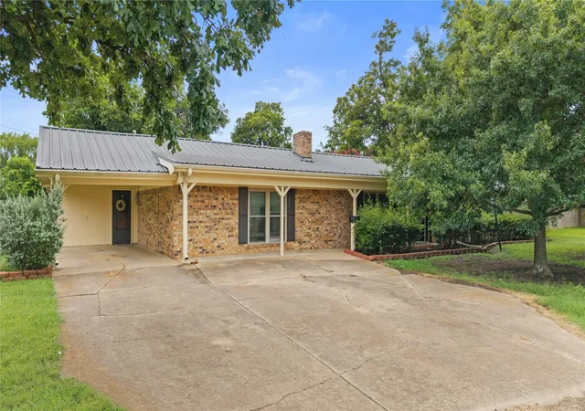 4th image of 1101 14Th St, Honey Grove, TX 75446 | MLS# 21333478
