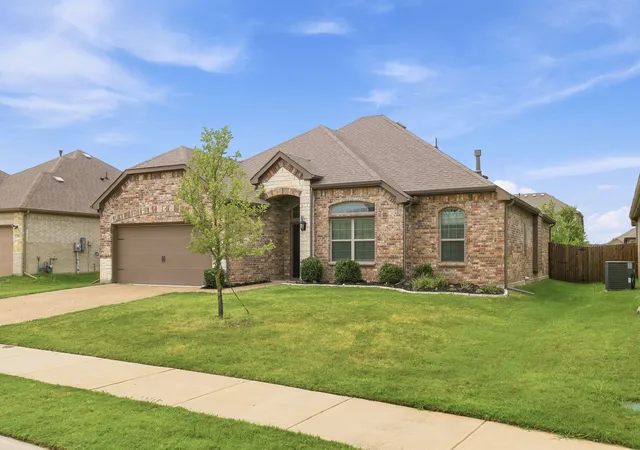 Photo 3 of Single family home for sale at 2911 Diamondback Dr, Melissa, TX 75454 | MLS# 21329035 | Listing updated on 2026-08-22
