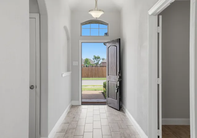 Photo 3 of Sale Pending at 2911 Diamondback Dr, Melissa, TX 75454 | MLS# 21329035 | Listing updated on 2026-10-01
