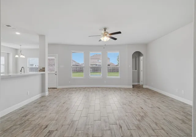 Photo 4 of Sale Pending at 2911 Diamondback Dr, Melissa, TX 75454 | MLS# 21329035 | Listing updated on 2026-10-01