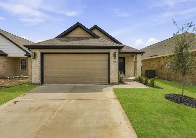 Photo 1 of Single family home for sale at 1707 Acts Ln, Ennis, TX 75119 | MLS# 21335892 | Listing updated on 2026-10-07