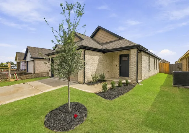 Photo 2 of Single family home for sale at 1707 Acts Ln, Ennis, TX 75119 | MLS# 21335892 | Listing updated on 2026-10-07