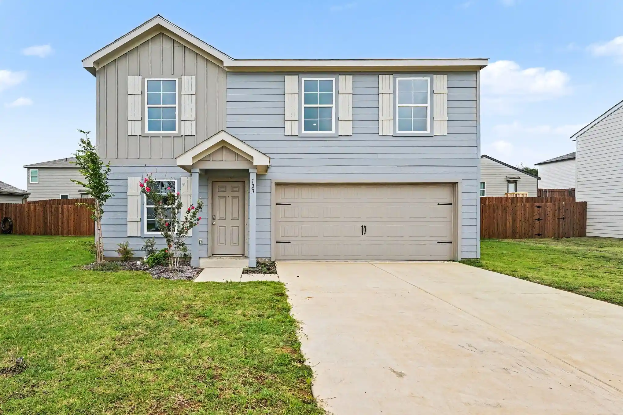 Photo 1 of Single family home for sale at 123 Cooper Dr, Cleburne, TX 76031 | MLS# 21332597 | Listing updated on 2026-10-28