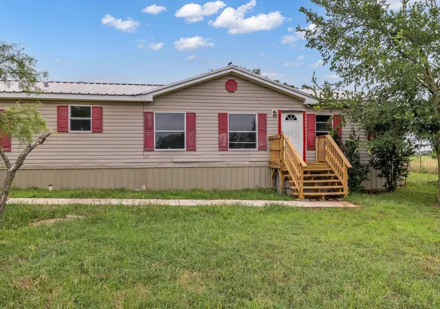 Photo 2 of Manufactured home for sale at 1350 Stephens Rd, Millsap, TX 76066 | MLS# 21335933 | Listing updated on 2026-07-21