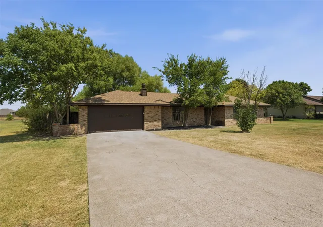Photo 1 of Single family home for sale at 124 Prairie Creek Rd, Red Oak, TX 75154 | MLS# 21335922 | Listing updated on 2026-09-25