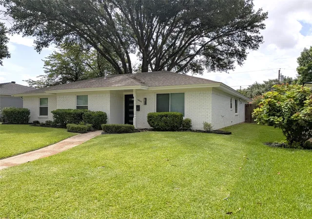 Photo 3 of Single family home for sale at 1400 Oakhill Dr, Plano, TX 75075 | MLS# 21335988 | Listing updated on 2026-08-31