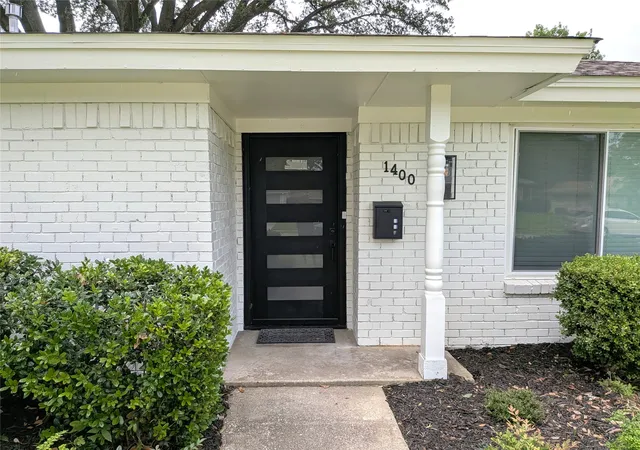 Photo 4 of Single family home for sale at 1400 Oakhill Dr, Plano, TX 75075 | MLS# 21335988 | Listing updated on 2026-08-31