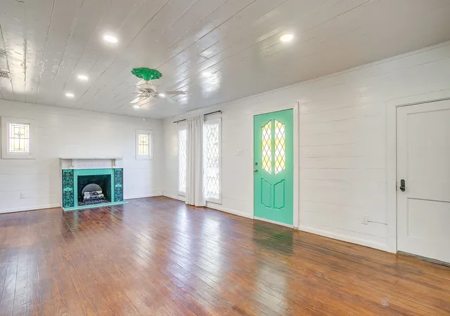 Photo 1 of Single family home for sale at 619 W Live Oak St, Jacksboro, TX 76458 | MLS# 21336024 | Listing updated on 2026-08-16
